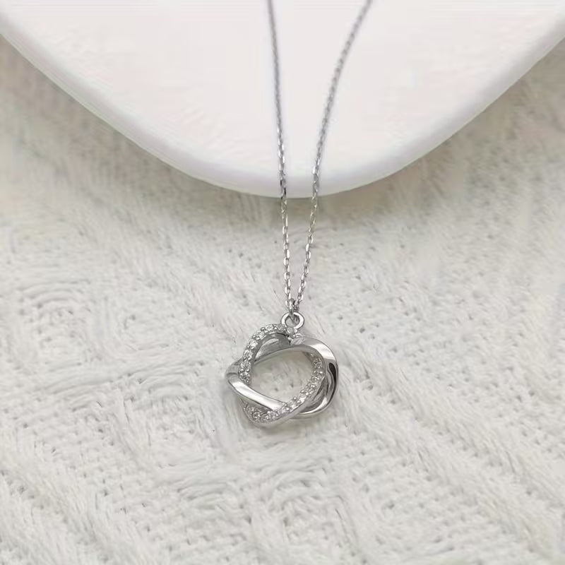 Elegant Gold Pendant Necklace