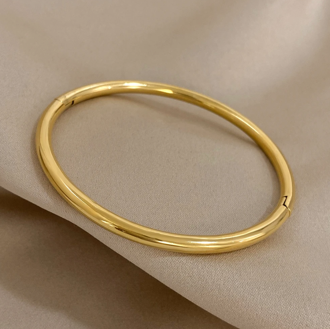 Thick Closed 18K Gold Bracelet