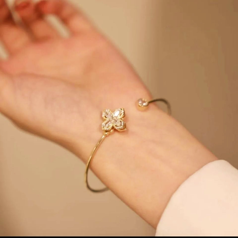 Rotating Shiny Petal Bracelet