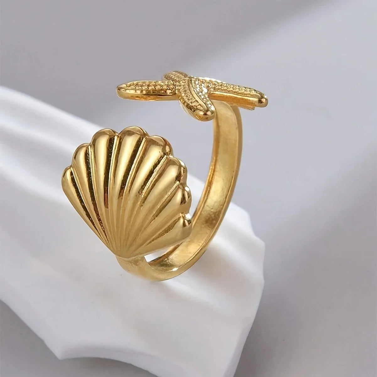 Elegant Gold Ring with Starfish and Shell