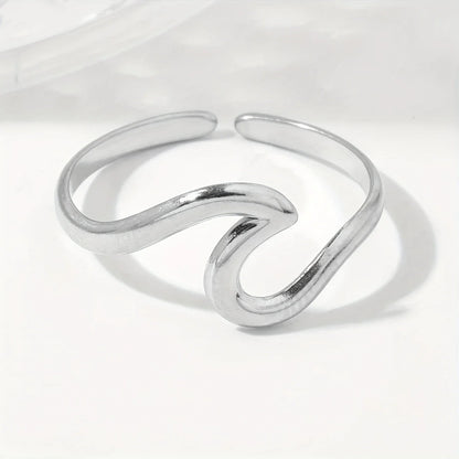 Adjustable Wave Design Gold Ring