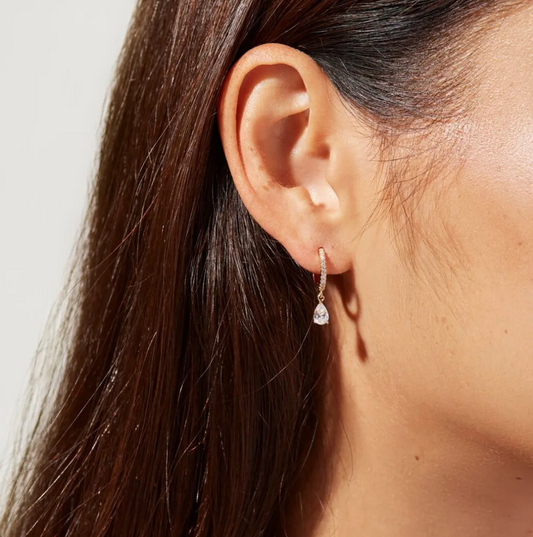 Short 18K Gold Earrings with Shiny Pendant