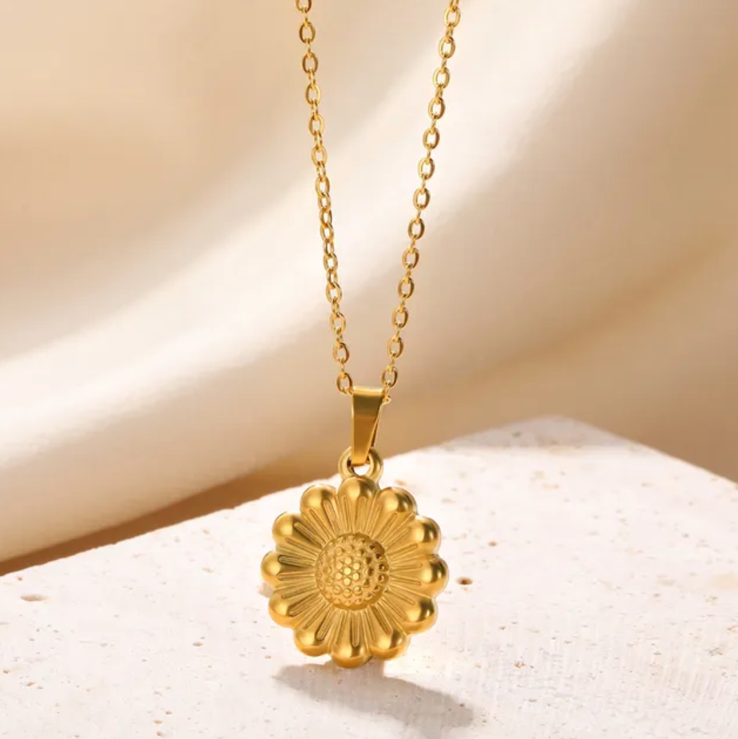 18K Gold Plated Daisy Necklace