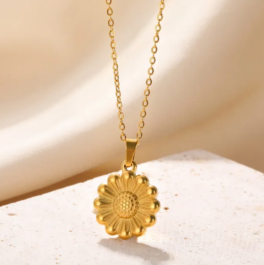 18K Gold Plated Daisy Necklace