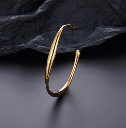 Thin 18K Gold Plated Bracelet with Small Flower and Zirconia
