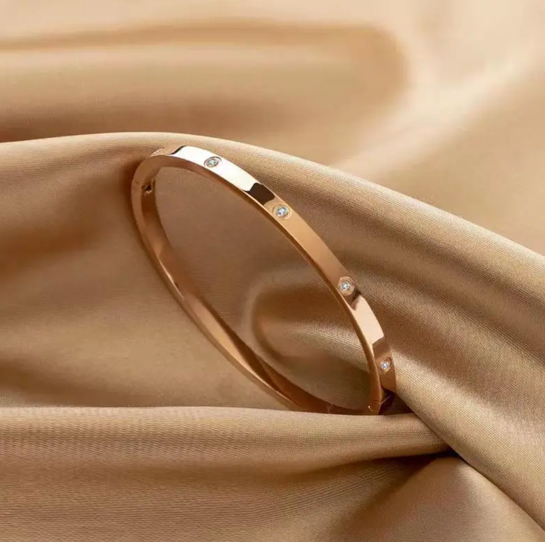 Solid 18K Gold Bracelet with Inlaid Zirconia