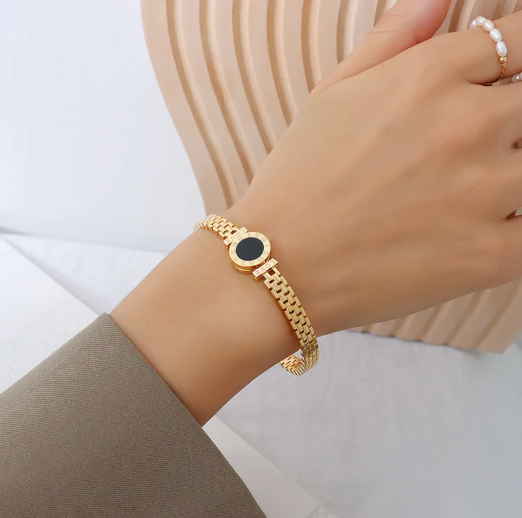 Elegant 18K Gold Love Bracelet