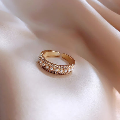 Luxury Gold and Pearl Ring
