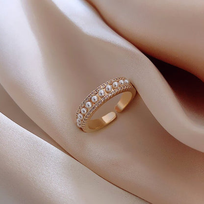 Luxury Gold and Pearl Ring