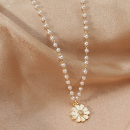 Daisy Necklace with Pearls