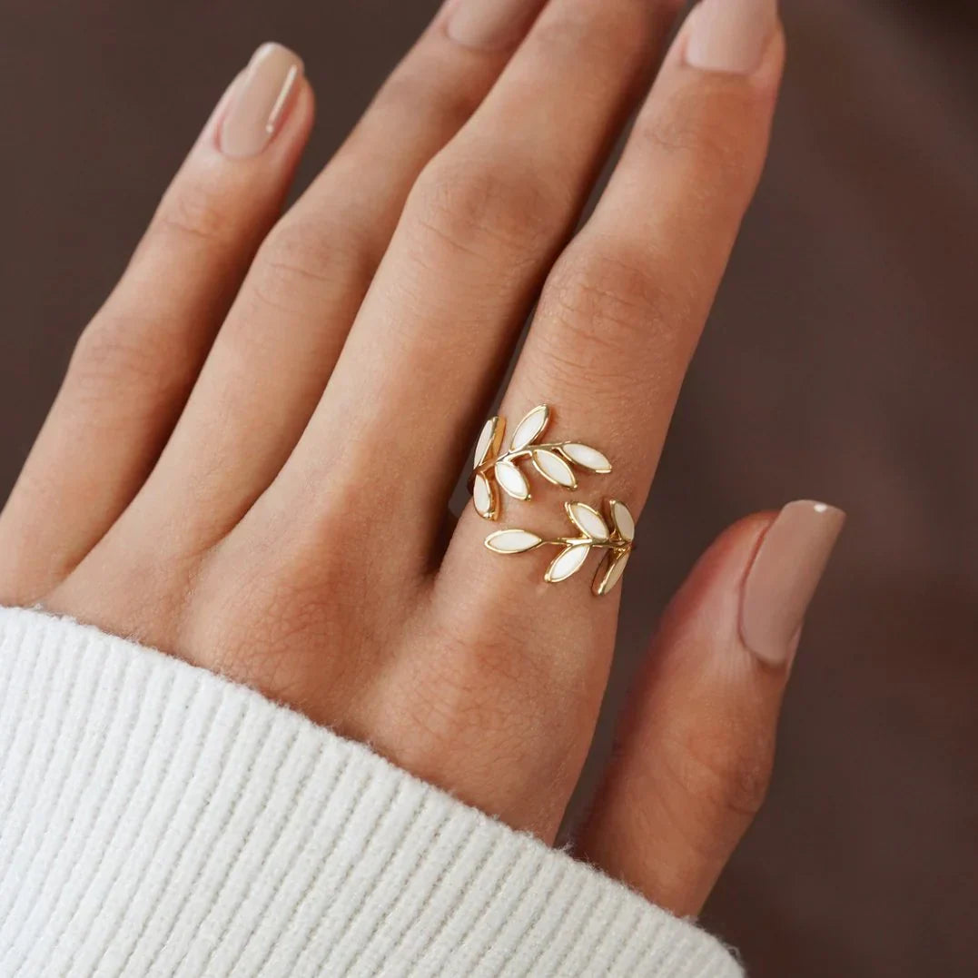 Rocío - Adjustable Leaf Ring with White Opal