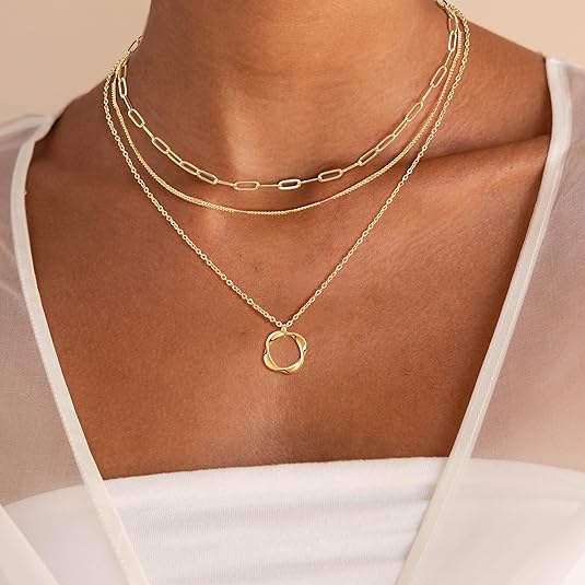 Carmen - Vintage Necklace with Chain and Gold Plated Pendant