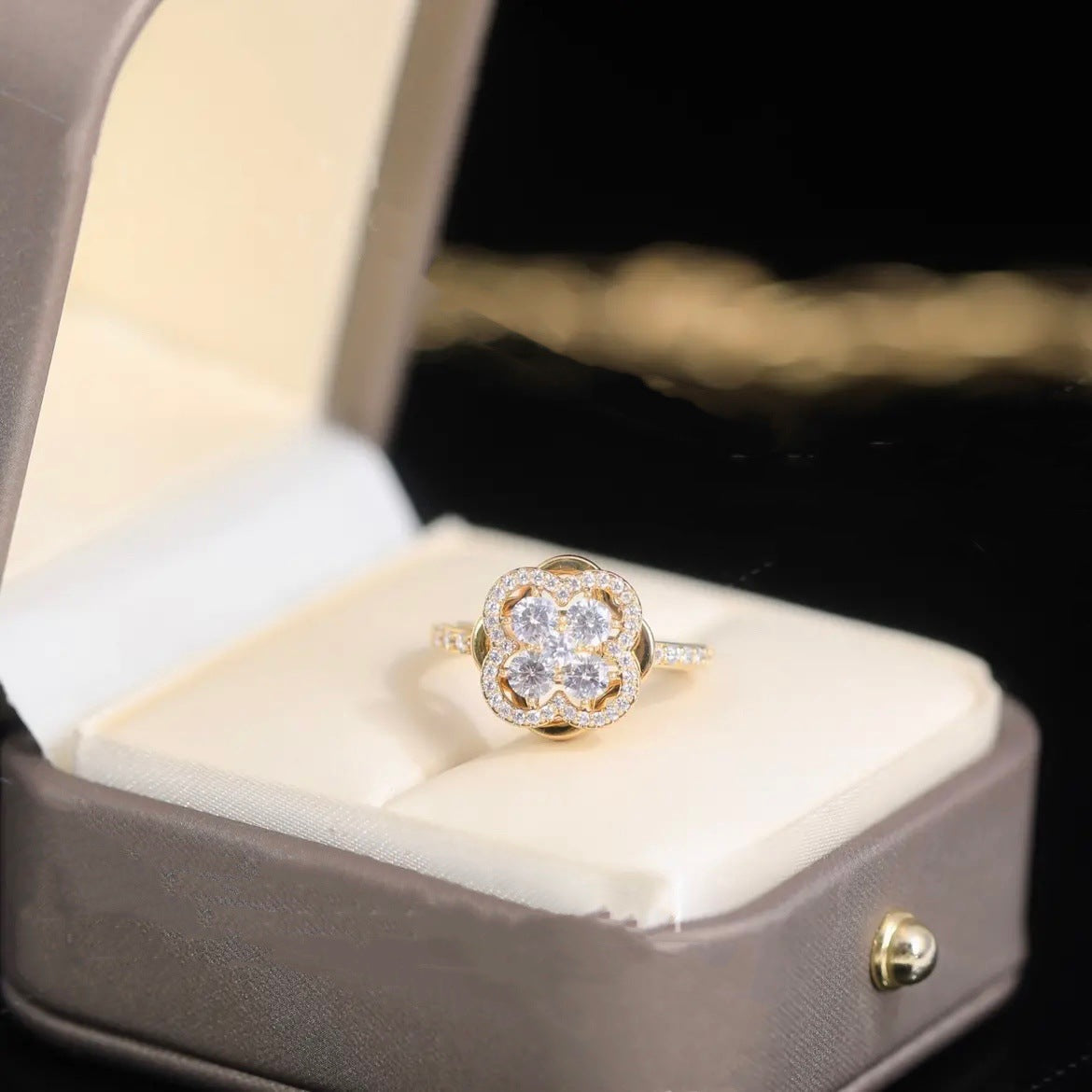 Rotating Clover Ring with Zirconia