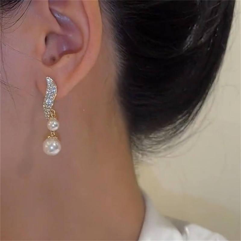 Pearl Earrings in Gold