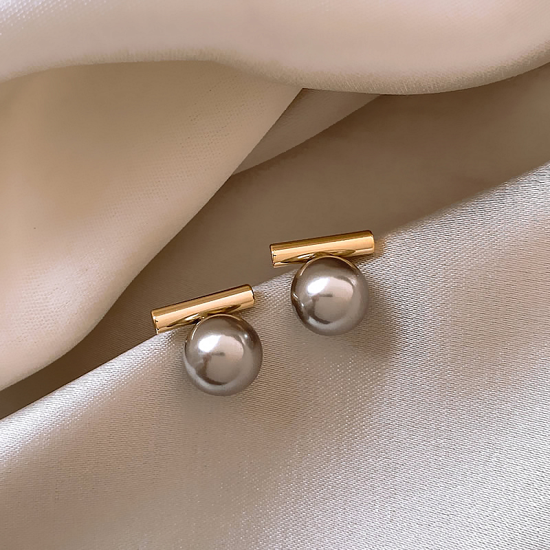 Elegant Dark Pearl Gold Earrings