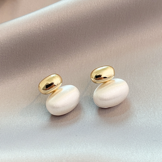 Oval Pearl Gold Earrings
