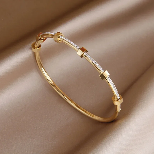 Maria - Shiny Gold Plated Bracelet with Moissanite Cover