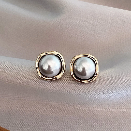 Isabel - Elegant Vintage Black Pearl Earrings