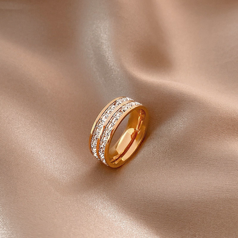 Vintage Gold Ring with Zirconia
