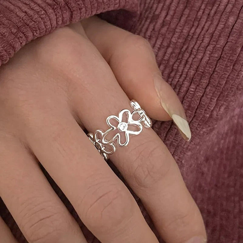Vintage Adjustable 925 Silver Ring with Flowers